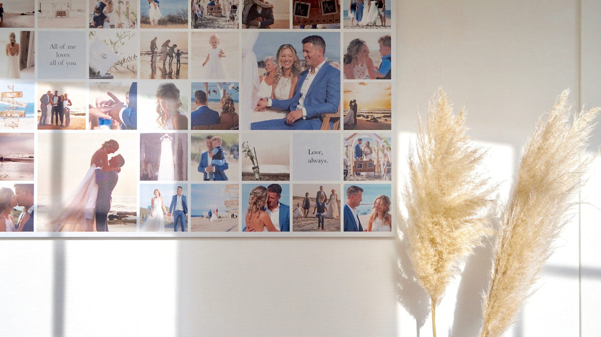 Persoonlijke foto als wanddecoratie in een rustige woonkamer
