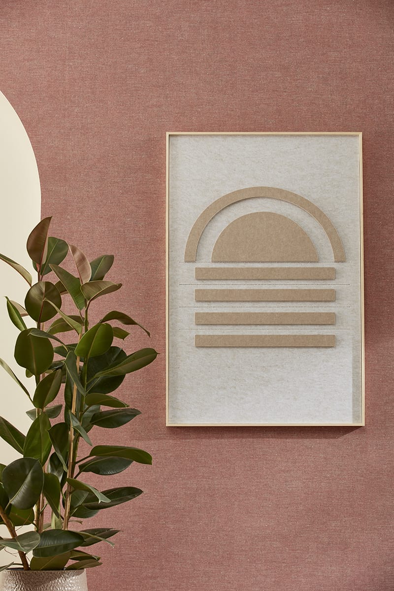 Sunset Instawall Akoestisch wanddecoratie met beige zonvorm en lijnen op lichte achtergrond, interieur met plant