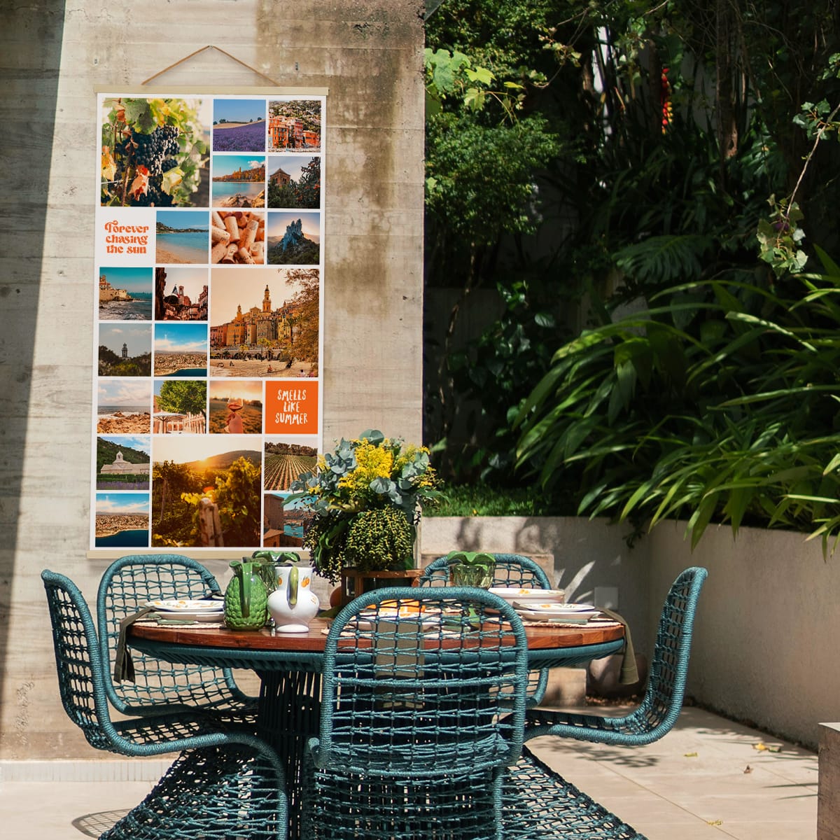 Instawall Tuinposter Tall 1:2 fotocollage als buitenwanddecoratie bij een tuinset.