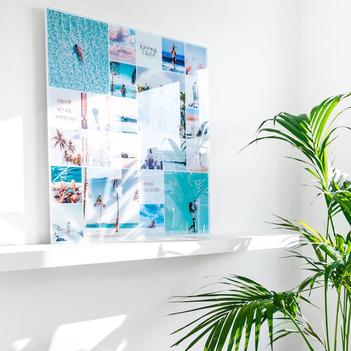 Instawall Print met fotocollage op glas, 100x100 cm, wanddecoratie in een lichte woonkamer