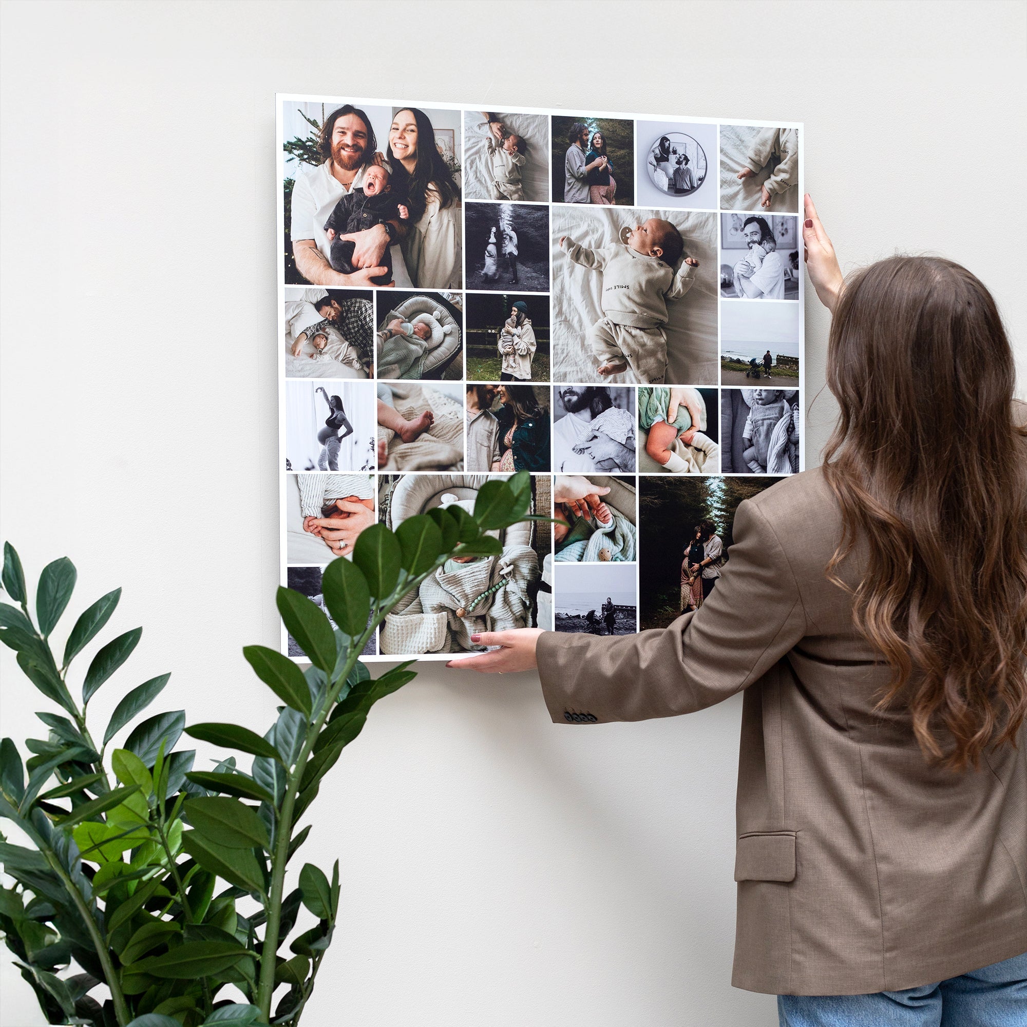 Foto op aluminium ophangen zonder boren – Instawall aan de muur in een sfeervolle woonkamer